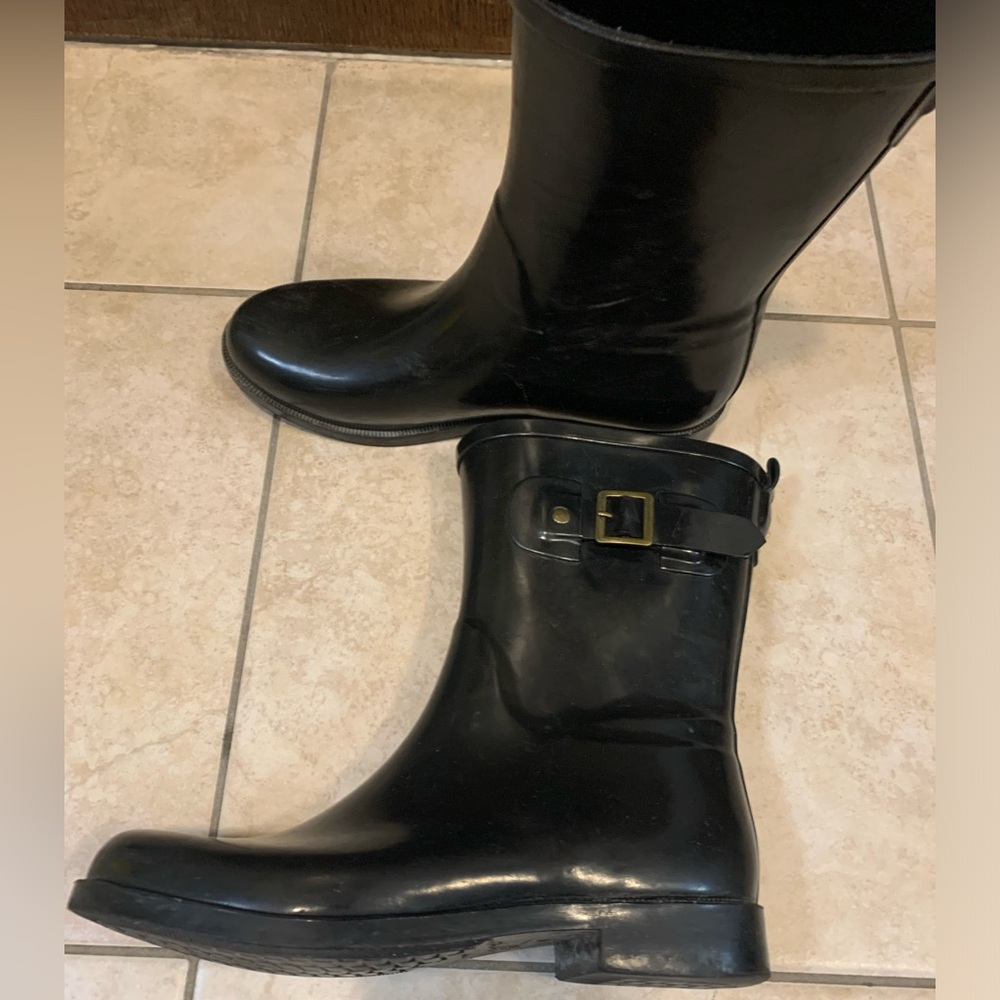 Joe Fresh black rain winter boots in size 8
